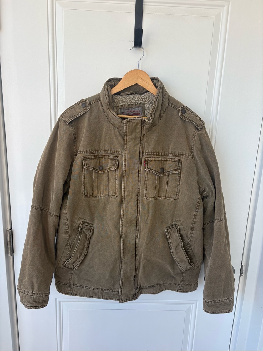 Levi's Men's Washed Cotton Sherpa-Lined Military Jacket